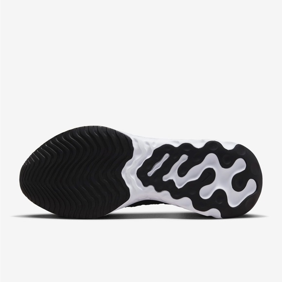 Nike Women’s React Phantom Run Flyknit 2 - DX2354-001 - Size 8 New - Picture 4 of 15